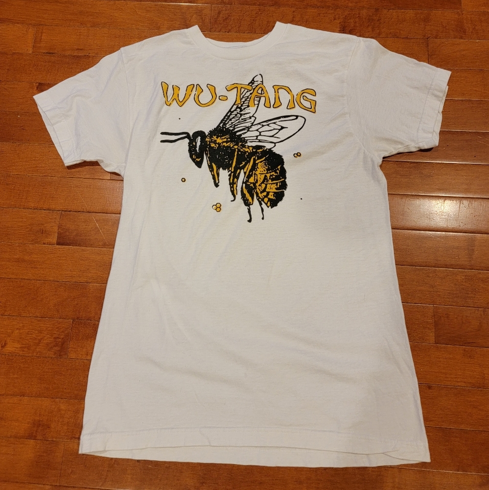 Wutang Bee Short Sleeve T-shirt, Size Medium
